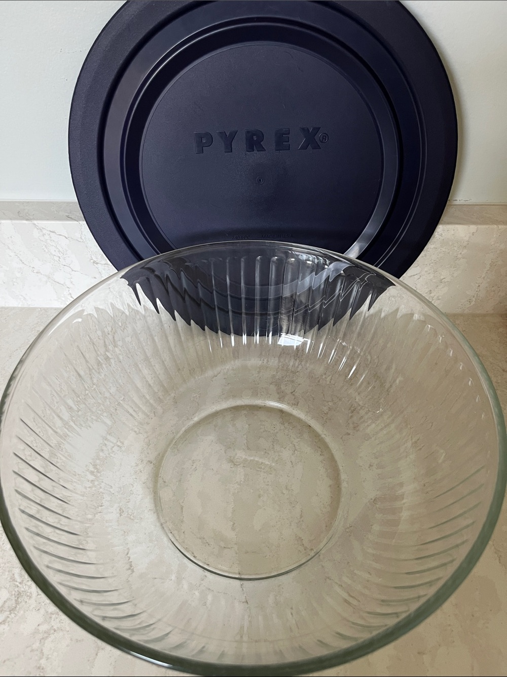 4.5 Qt Vintage Pyrex Clear Glass Fluted Mixing Bowl with Navy Blue Lid